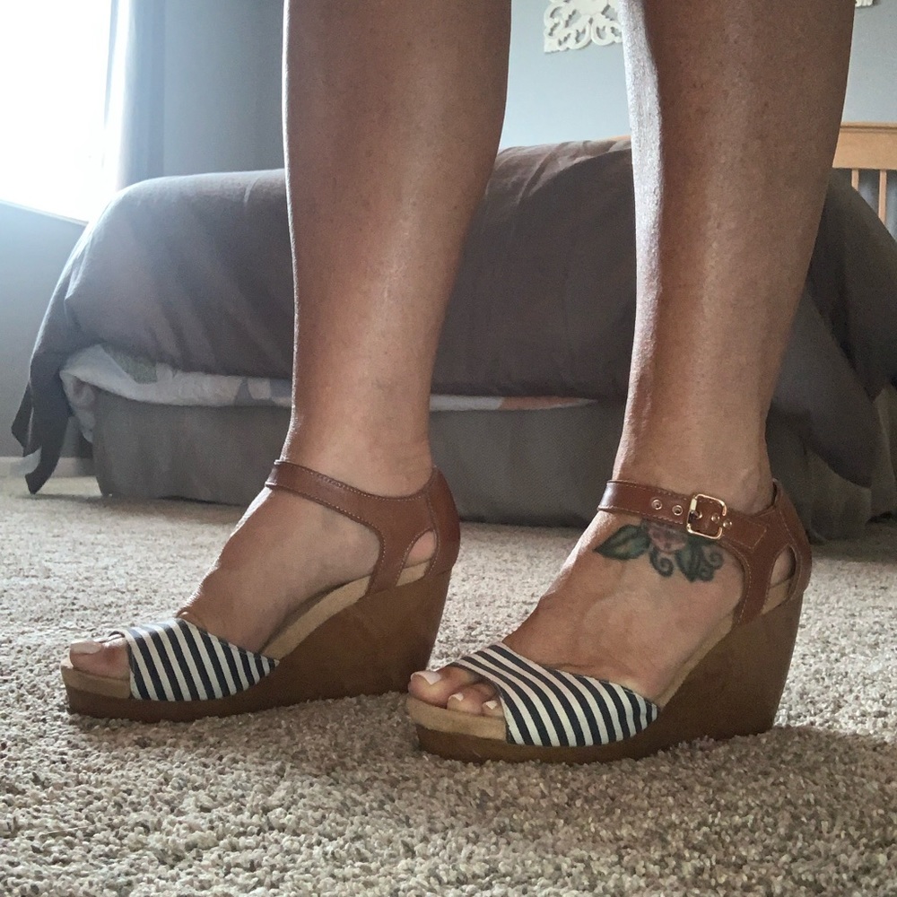 Dr. Scholl’s Wedge Sandals - Picture 6 of 8